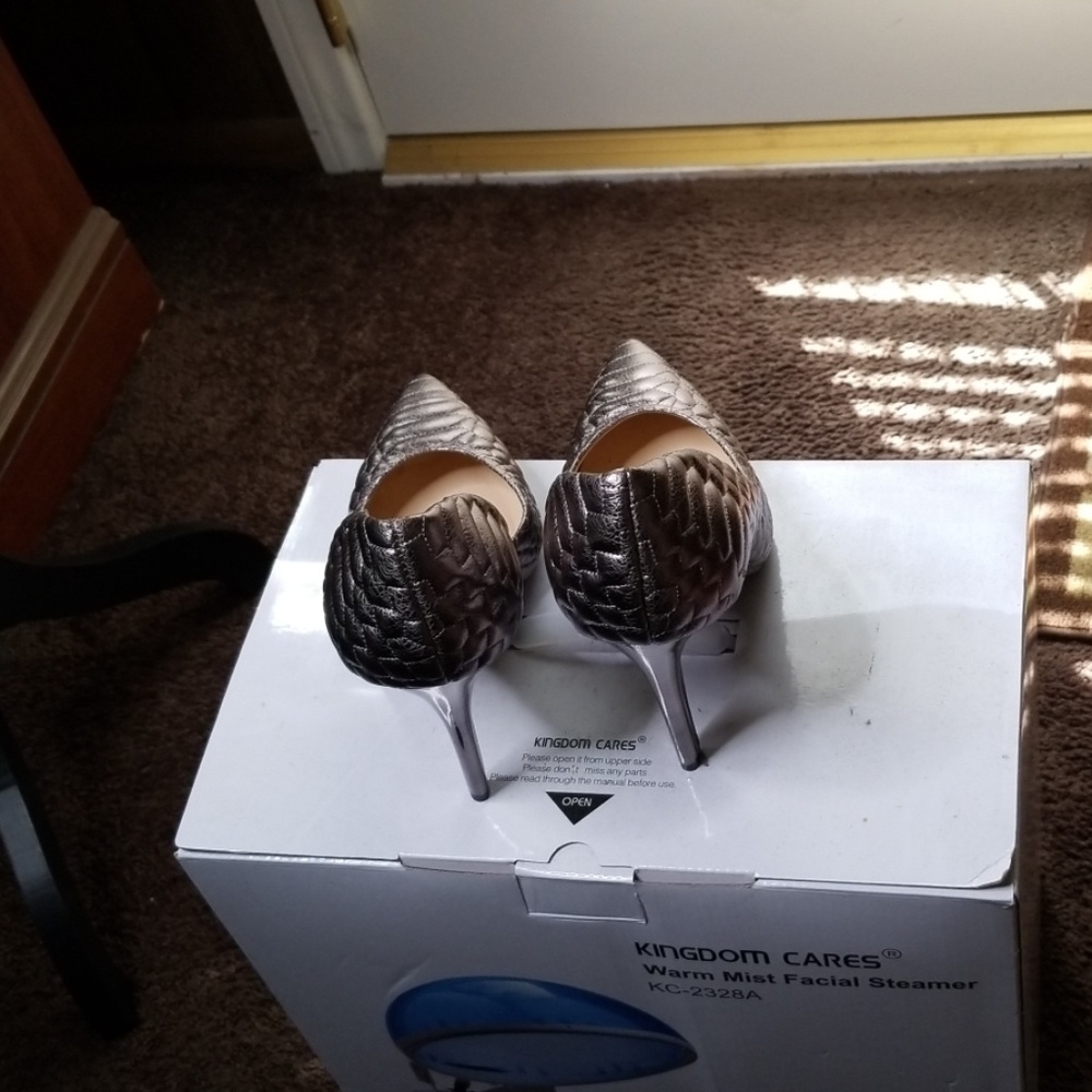 Shoes - Picture 4 of 4